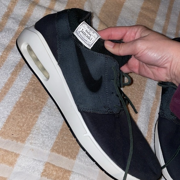 Nike Air Janoski Shoes - Picture 2 of 6